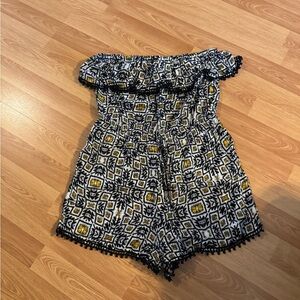Xhilaration Black and Yellow Patterned Women Shorts
